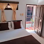 Hotel La Casa Del Huesped